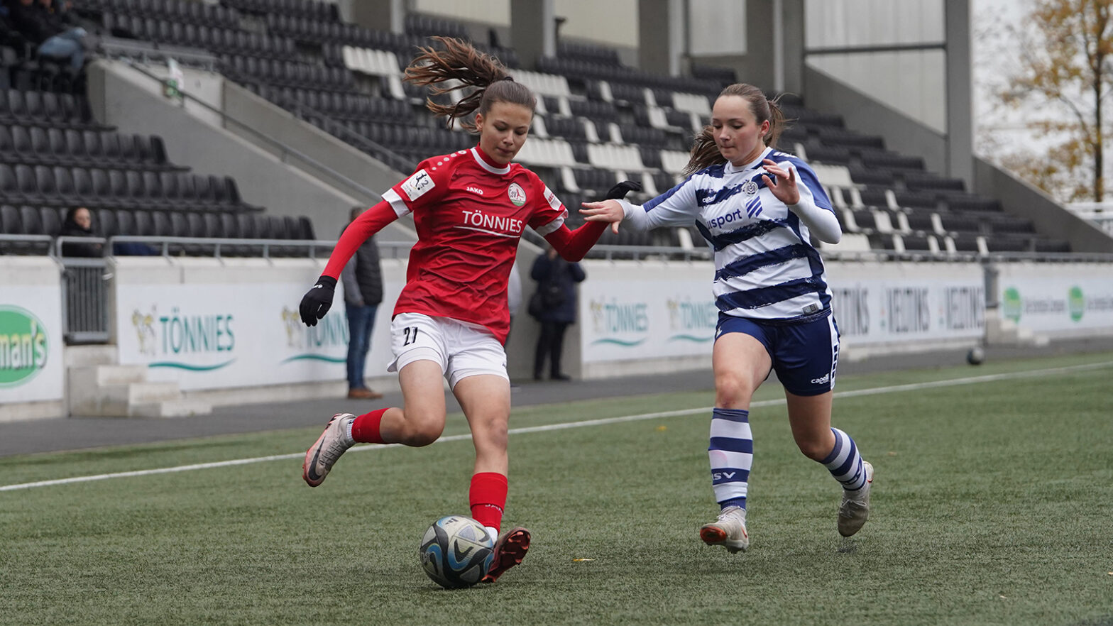 FSV U17-Spielerin Friederike Ladage im Hinspiel gegen den MSV Duisburg. (Foto: Aleks Czapla / FSV Gütersloh 2009)