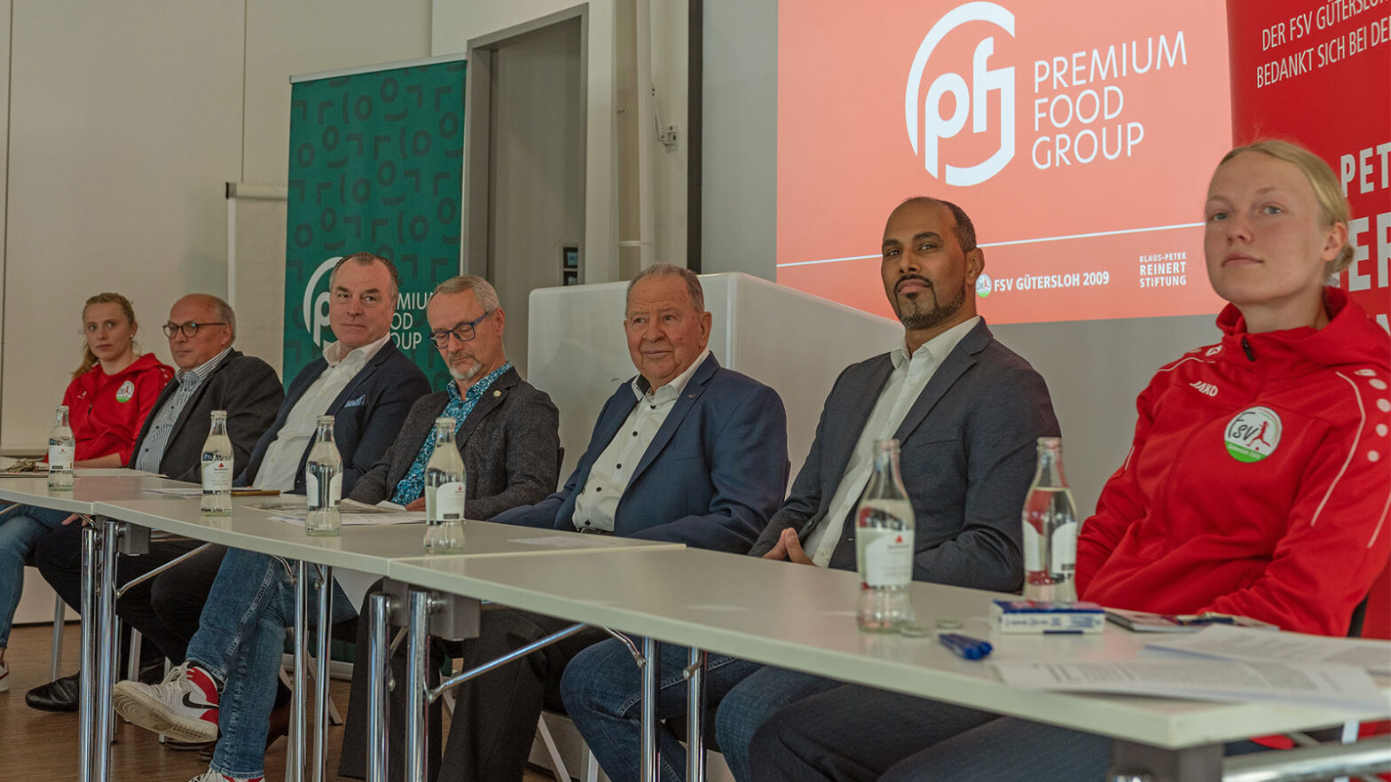 Pressekonferenz des FSV Gütersloh in der Firmenzentrale der Premium Food Group. (Foto: Boris Kessler / FSV Gütersloh 2009)