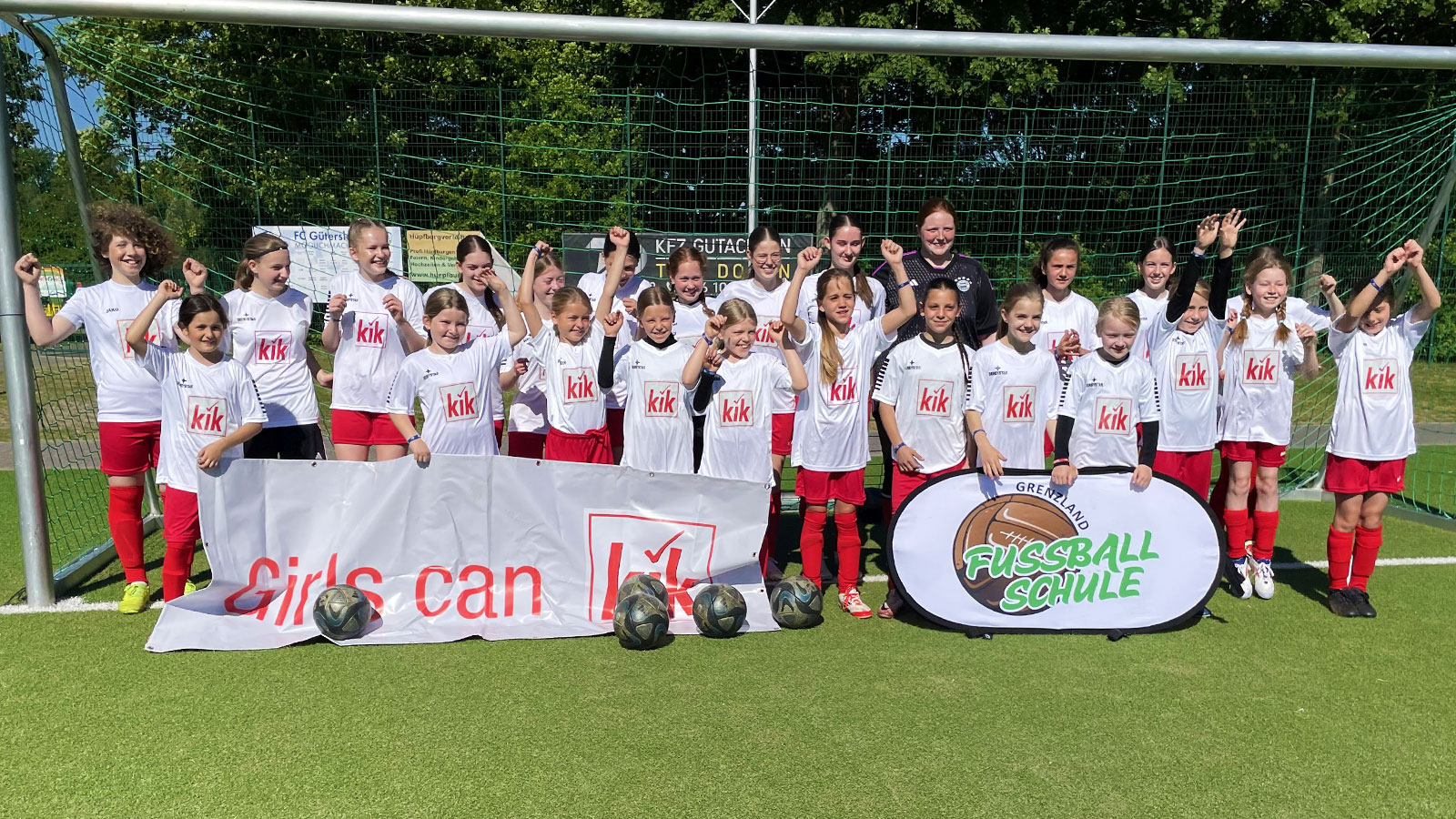 Zum zweiten Mal beim FSV Gütersloh: Das „Girls can KiK“ Camp von Sporttotal und der Fussballschule Grenzland. (Foto: Wolfgang Temme / FSV Gütersloh 2009)