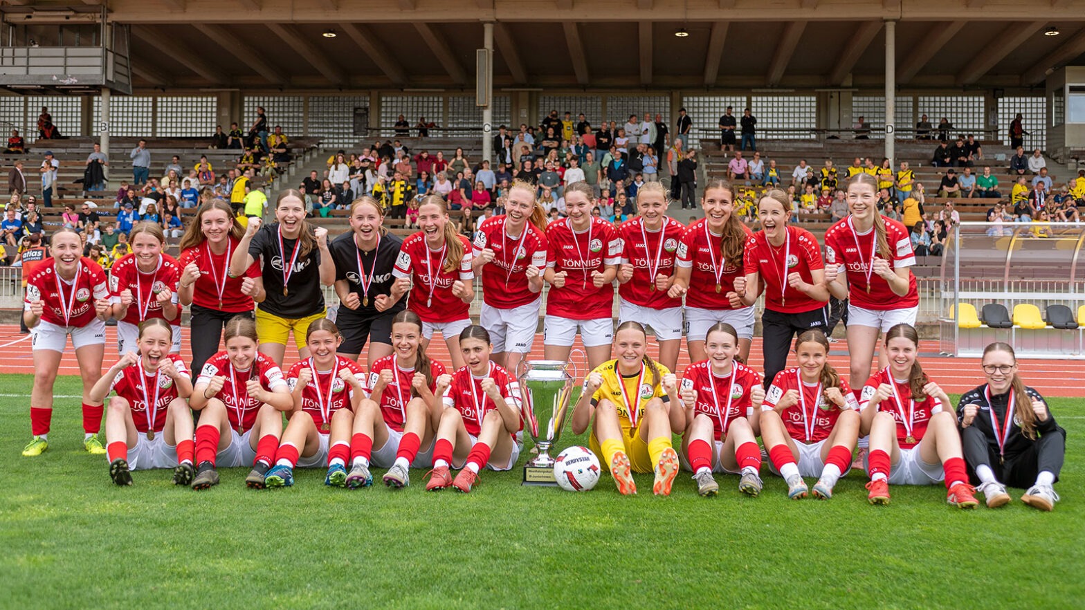 B-Juniorinnen-Westfalenpokalsiegerinnen 2025: Die U17 des FSV Gütersloh. (Foto: Boris Kessler / FSV Gütersloh 2009)