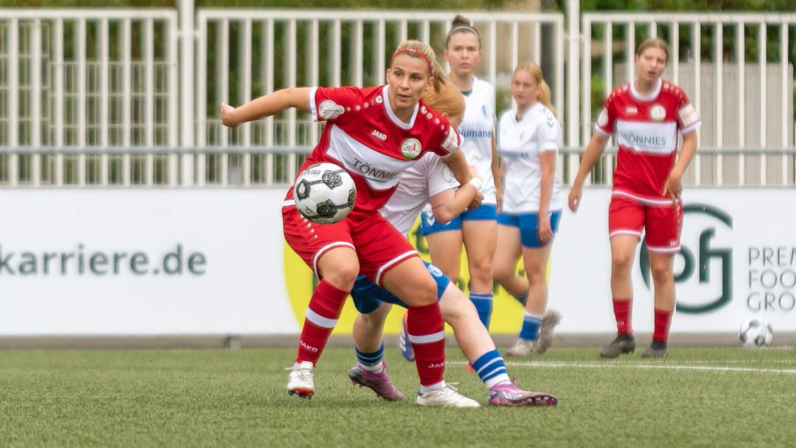 Lena Meynart in der DFB-Pokalpartie gegen den 1. FC Magdeburg. (Foto: Boris Kessler / FSV Gütersloh 2009)