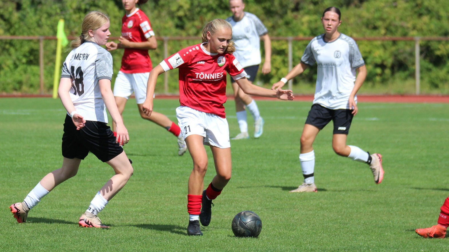 FSV-Nachwuchsspielerin Merle Rohden im Testspiel gegen den SV Meppen. (Foto: Tina Haag / FSV Gütersloh 2009)