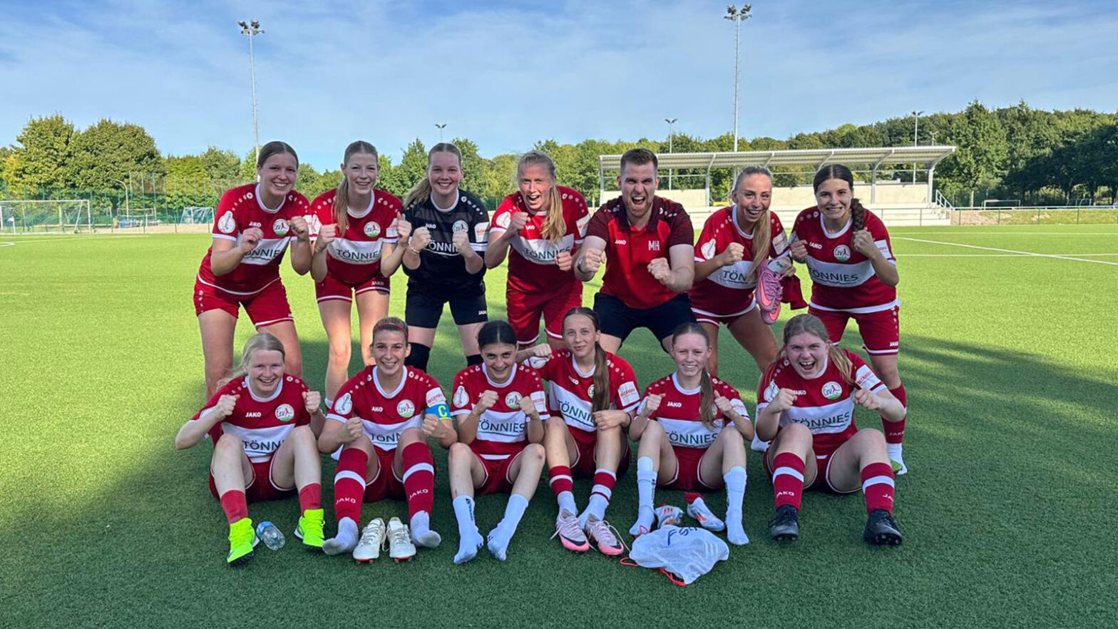 Jubel in Billerbeck: FSV Gütersloh II feiert wichtigen 1:0-Auswärtssieg. (Foto: FSV Gütersloh 2009)