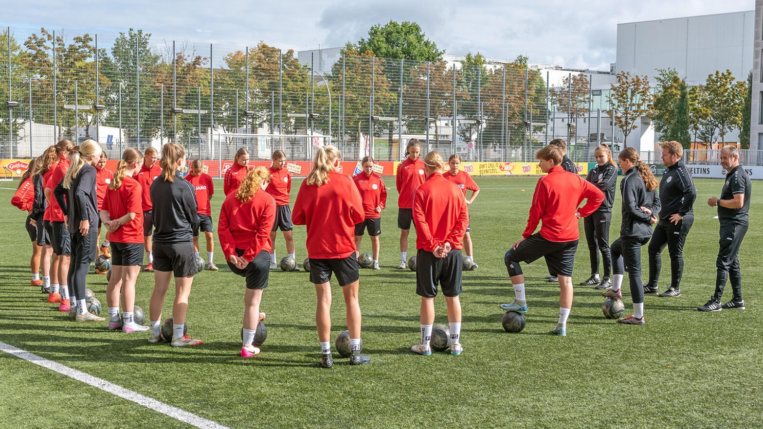 Die U17-Mannschaft des FSV Gütersloh. (Foto: Boris Kessler / FSV Gütersloh 2009)