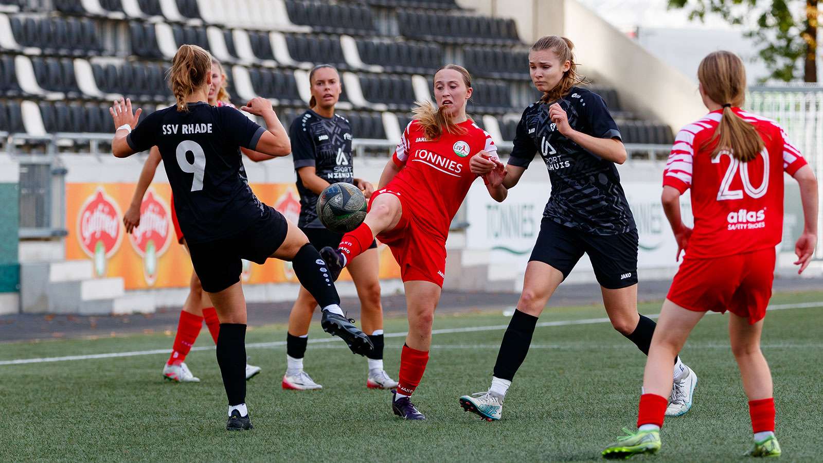 Pauline Pfeiffer im Regionalligaspiel gegen den SSV Rhade. (Foto: Michael Meßmann / FSV Gütersloh 2009)
