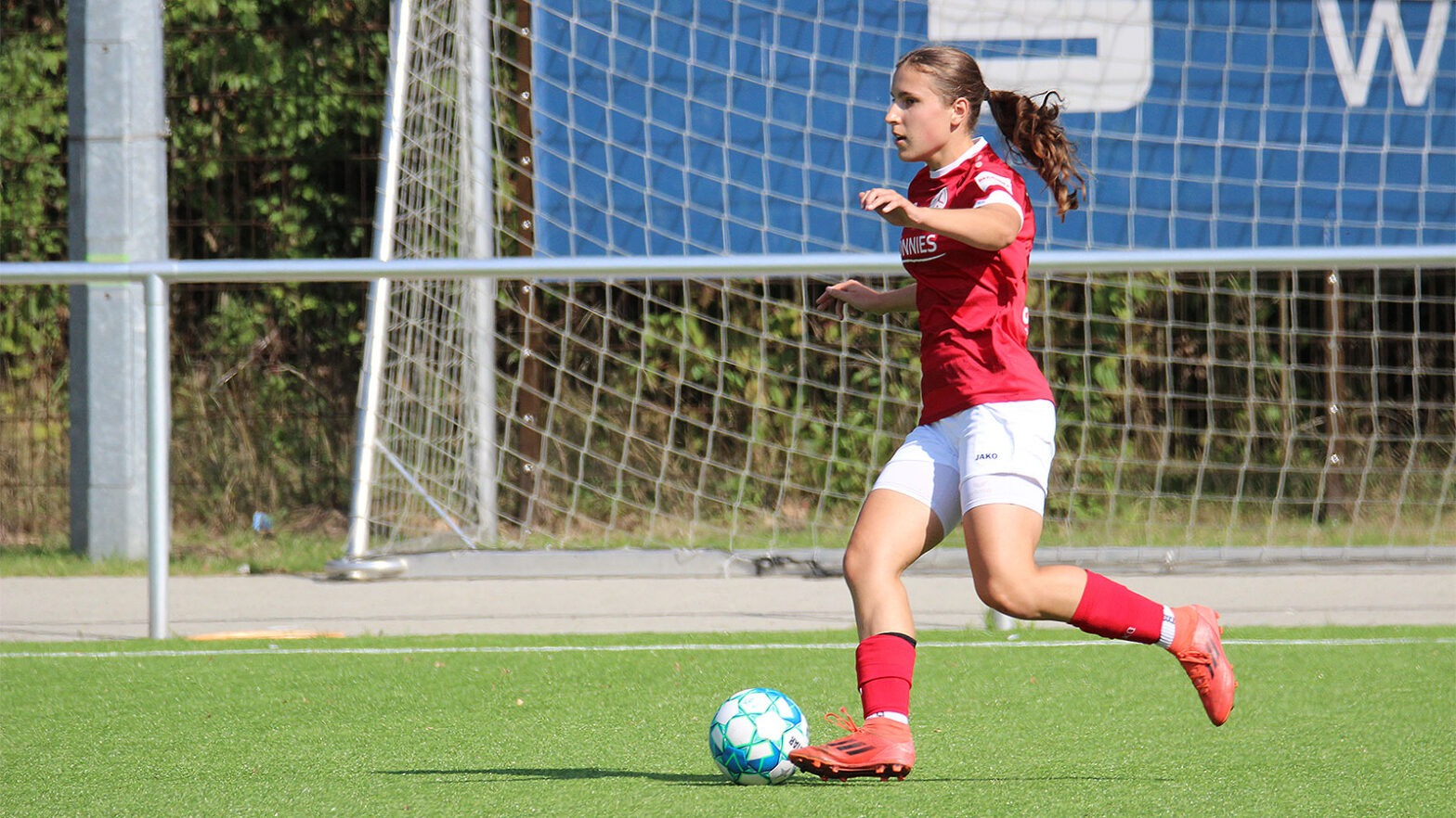 Sophie Haag im Einsatz für die U17 des FSV. (Foto: Tina Haag / FSV Gütersloh 2009)