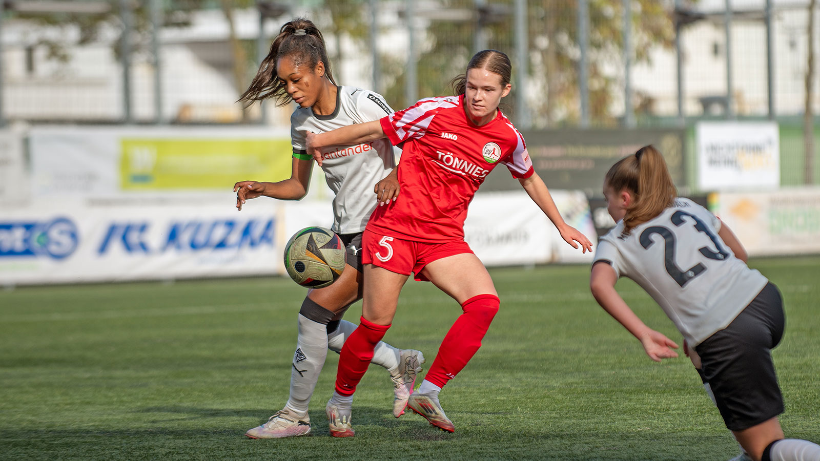 Leandra Kammermann im Regionalliga-Duell gegen Borussia Mönchengladbach II. (Foto: Boris Kessler / FSV Gütersloh 2009)
