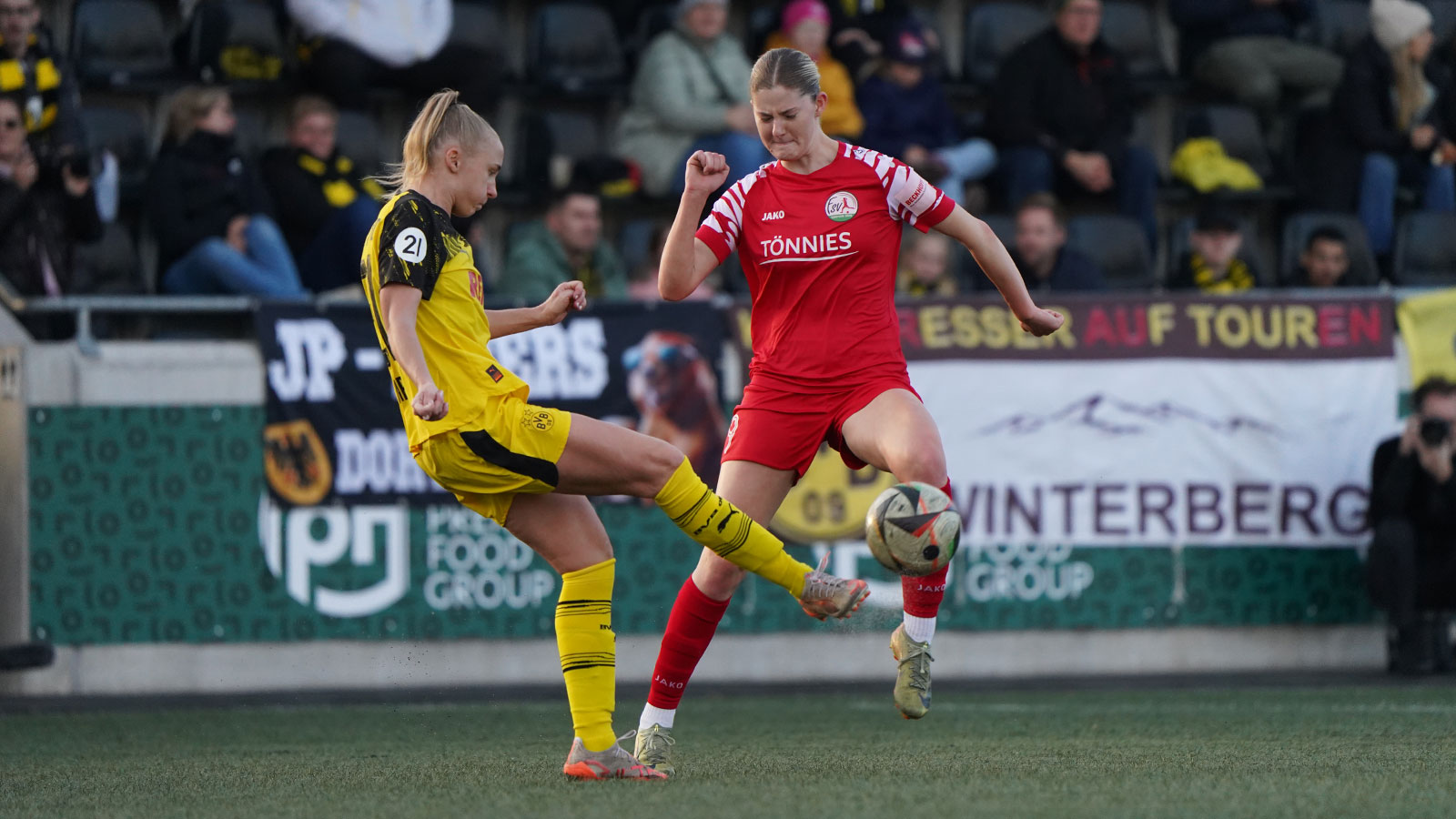 Katharina Rädeker im Regionalliga-Duell gegen Borussia Dortmund. (Foto: Aleks Czapla / FSV Gütersloh 2009)