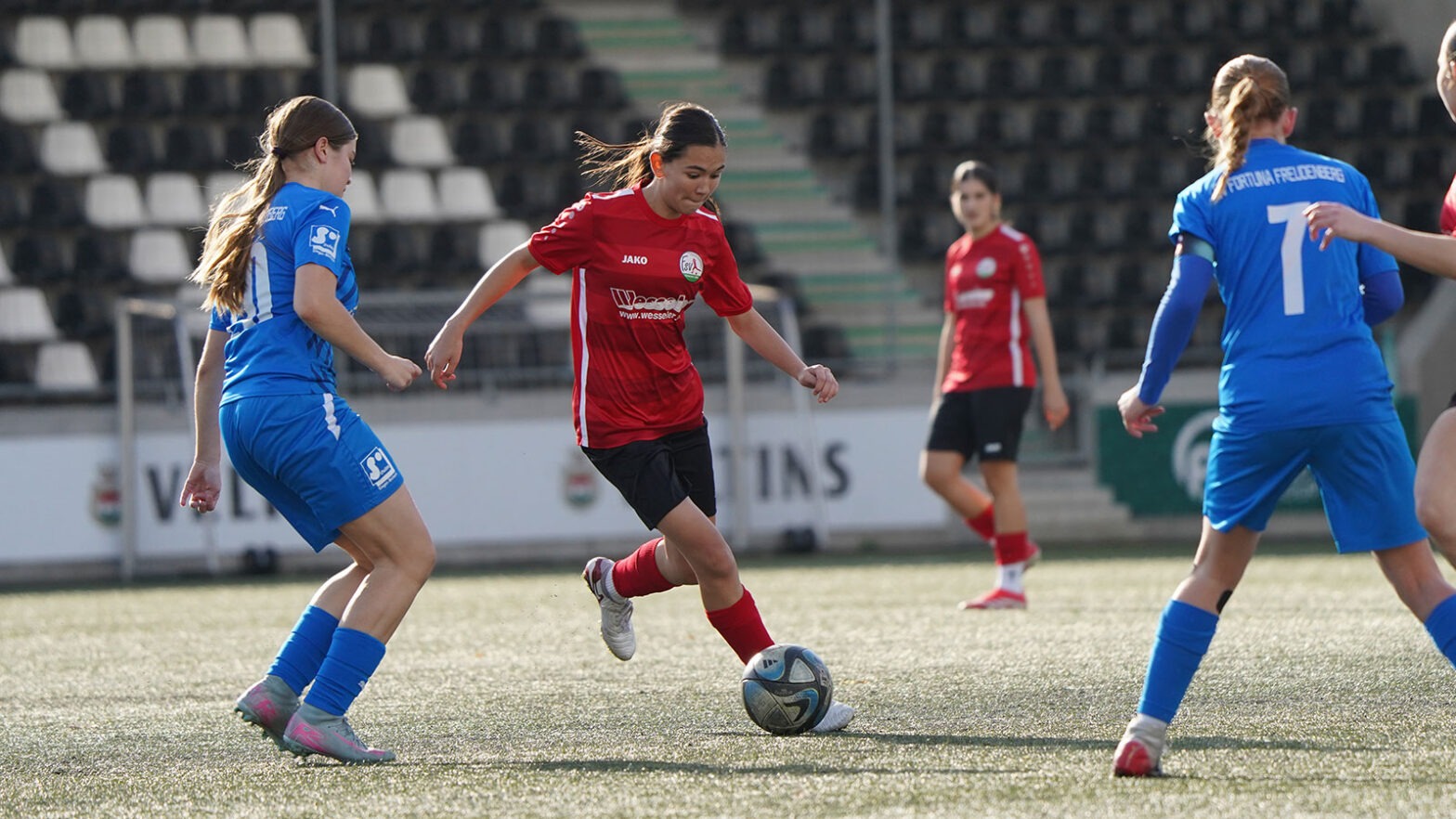 FSV-Nachwuchsspielerin Romy Reger in der B-Juniorinnen-Westfalenliga-Partie gegen den SV Fortuna Freudenberg. (Foto: Aleks Czapla / FSV Gütersloh 2009)