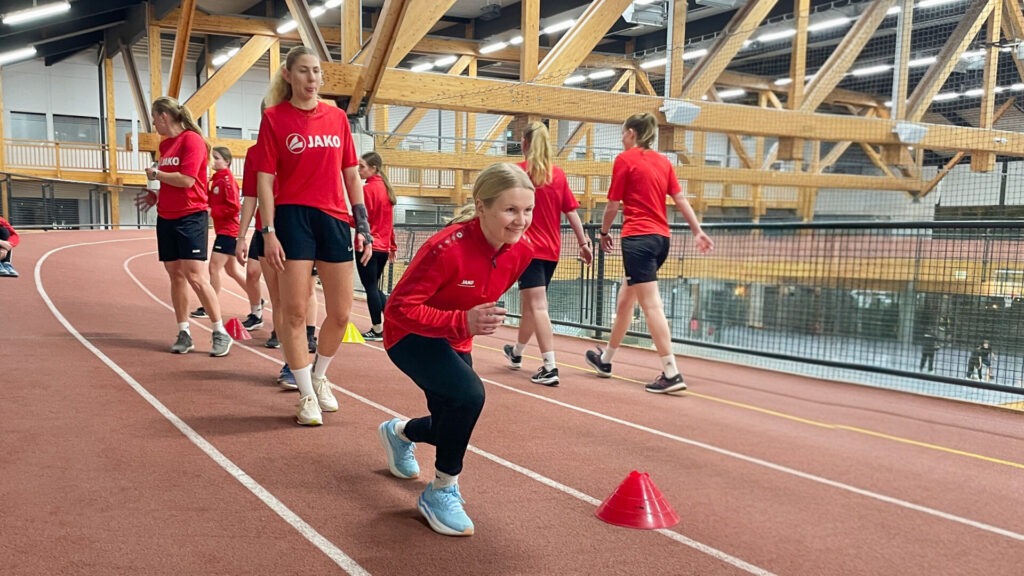 Trainingslager startet mit Sprint-Laufschule im Ahorn-Sportpark (Foto: Wolfgang Temme / FSV Gütersloh 2009)