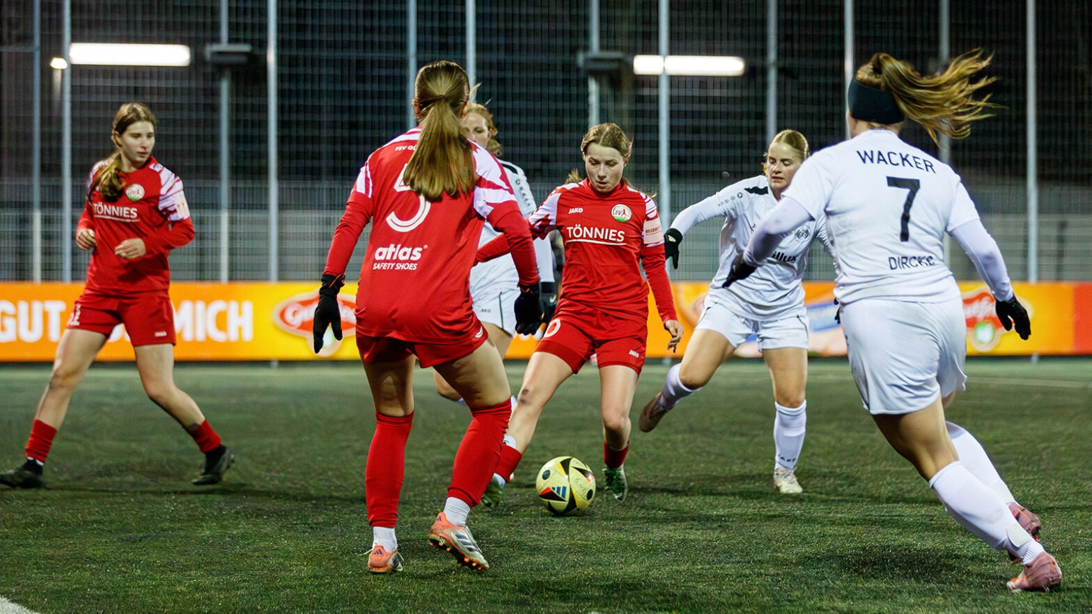 Anna-Sophie Schindler im Testspiel gegen DJK Wacker Mecklenbeck. (Foto: Michael Meßmann / FSV Gütersloh 2009)