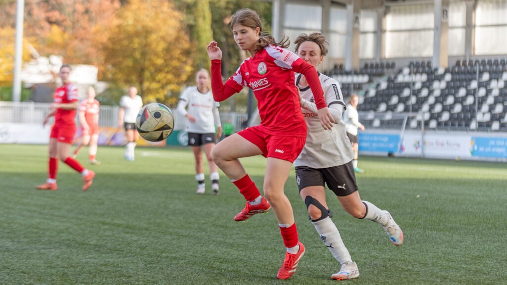 Greta Hohensee im Einsatz für das Regionalliga-Team des FSV. (Foto: Boris Kessler / FSV Gütersloh 2009)