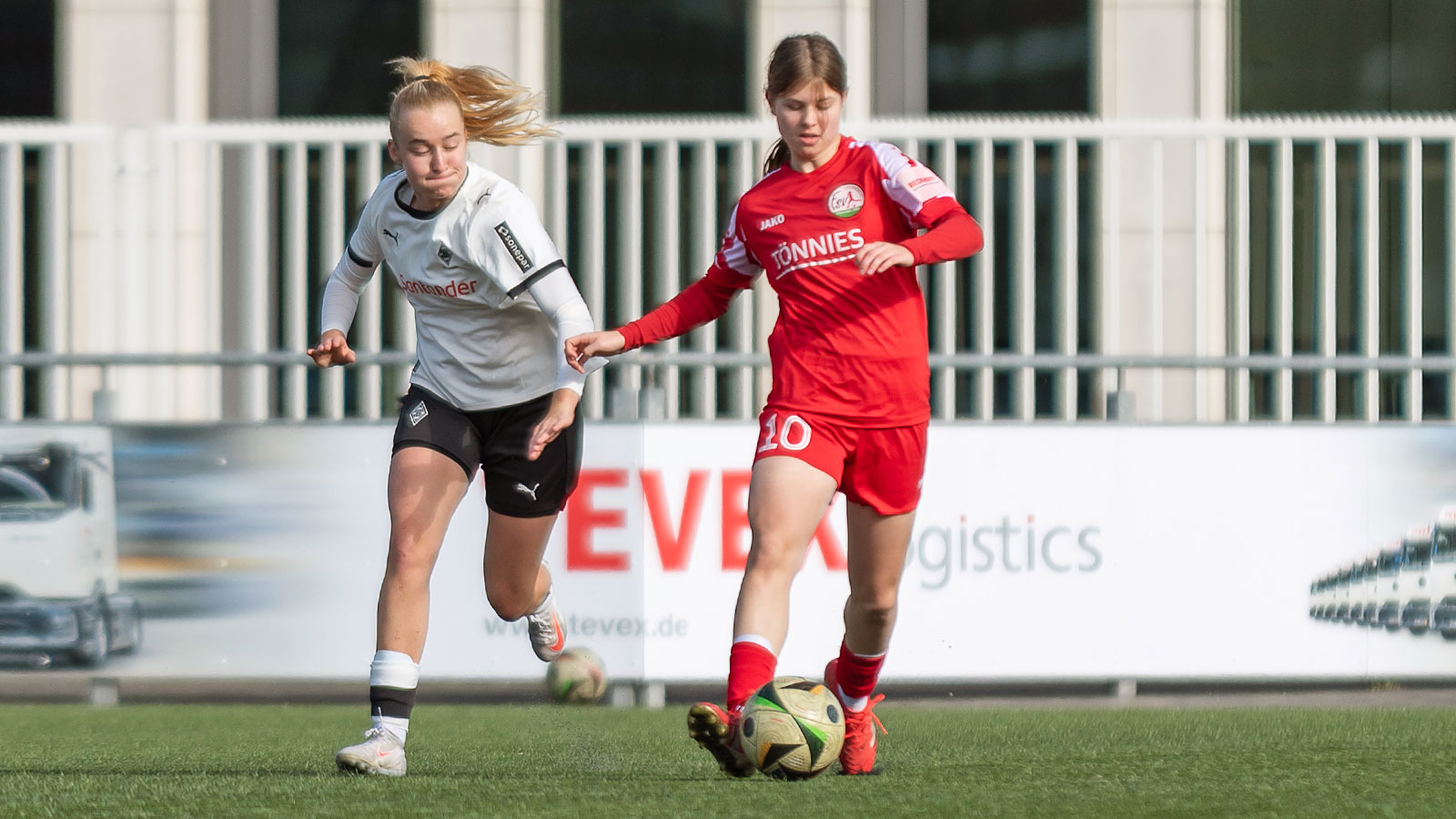 Greta Hohensee im Einsatz für das Regionalliga-Team des FSV. (Foto: Boris Kessler / FSV Gütersloh 2009)