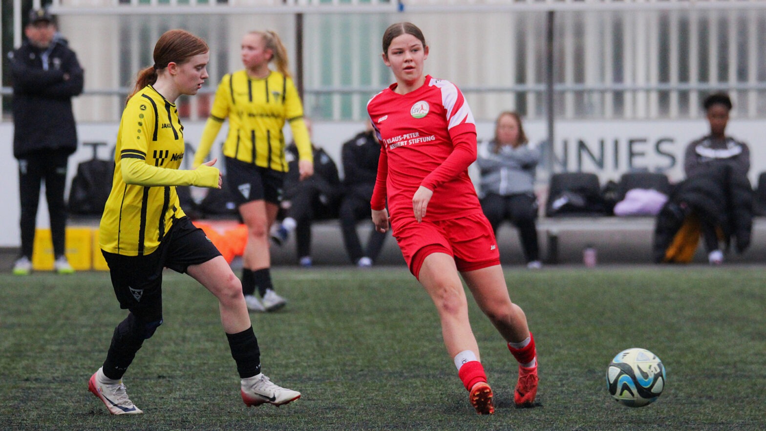 FSV-Nachwuchsspielerin Johanna Braune im Duell gegen Alemannia Aachen. (Foto: Tina Haag / FSV Gütersloh 2009)