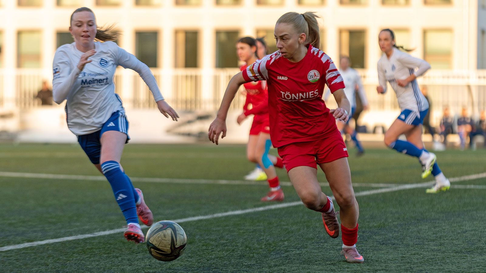 Elanur Topal in der Westfalenliga-Partie gegen die DJK VfL Billerbeck. (Foto: Boris Kessler / FSV Gütersloh 2009)