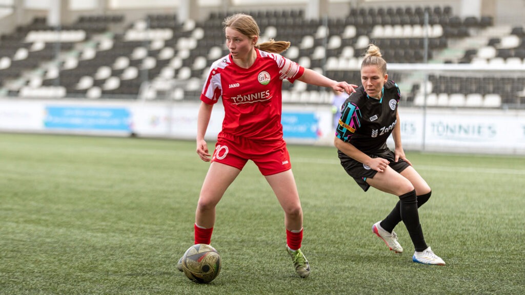 Anna-Sophie Schindler im Regionalliga-Duell gegen Vorwärts Spoho Köln. (Foto: Boris Kessler / FSV Gütersloh 2009)