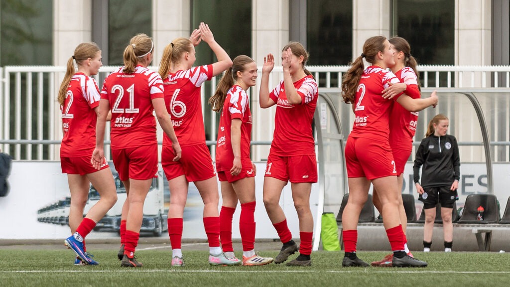Das Regionalliga-Team des FSV. (Foto: Boris Kessler / FSV Gütersloh 2009)
