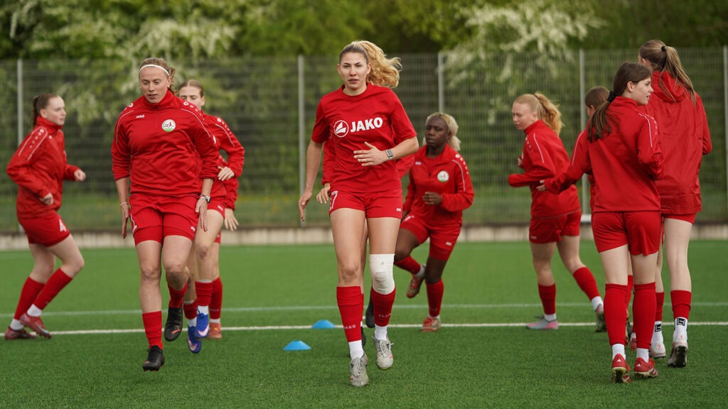 Das FSV-Regionalliga-Team beim Warm-up. (Foto: Aleks Czapla / FSV Gütersloh 2009)