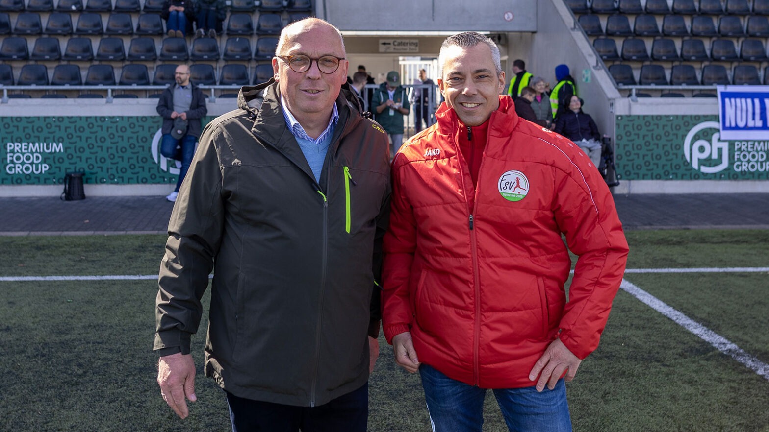 FSV-Geschäftsführer Michael Horstkötter (li.) mit U19-Trainer Christian Dodt. (Foto: Dennis Seelige / FSV Gütersloh 2009)