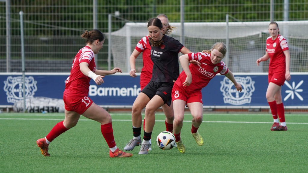 Regionalliga-Duell in Leverkusen: Der FSV verliert bei der U23 von Bayer 04. (Foto: Aleks Czapla / FSV Gütersloh 2009)