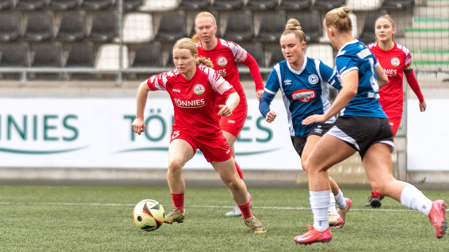 Anna-Lena Meier im Regionalliga-Hinspiel gegen Arminia Bielefeld. (Foto: Boris Kessler / FSV Gütersloh 2009)