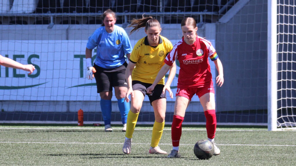 Leandra Kammermann in Regionalliga-Duell gegen den GSV 1910 Moers. (Foto: Tina Haag / FSV Gütersloh 2009)
